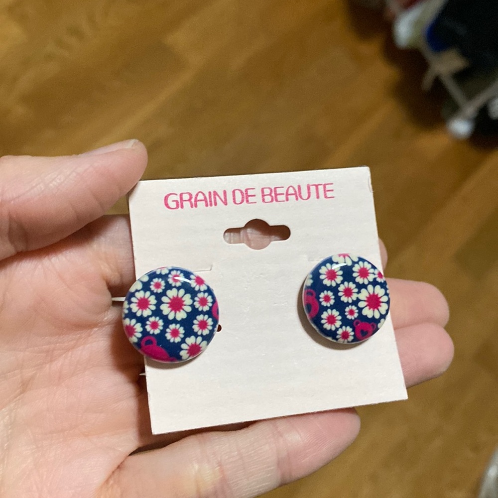 Earrings, grain de beaute, NEW